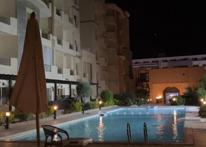 Cozy Poolside At Florenza Khamsin In