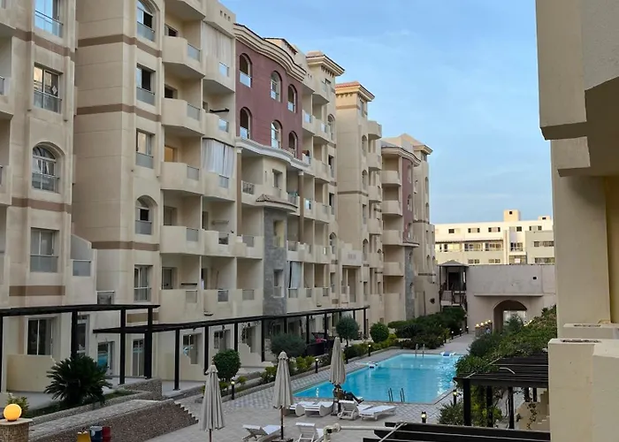 Cozy Poolside At Florenza Khamsin In