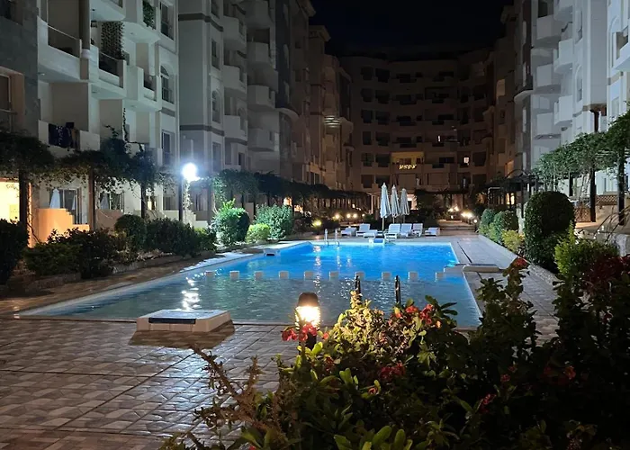 Cozy Poolside At Florenza Khamsin In شقة *