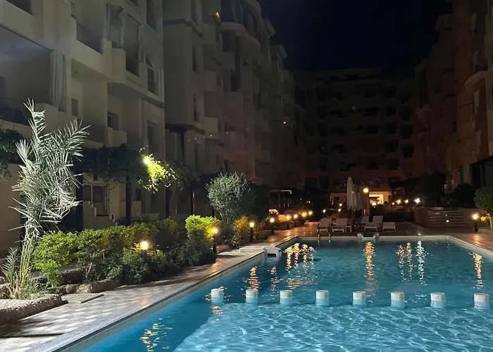Cozy Poolside At Florenza Khamsin In
