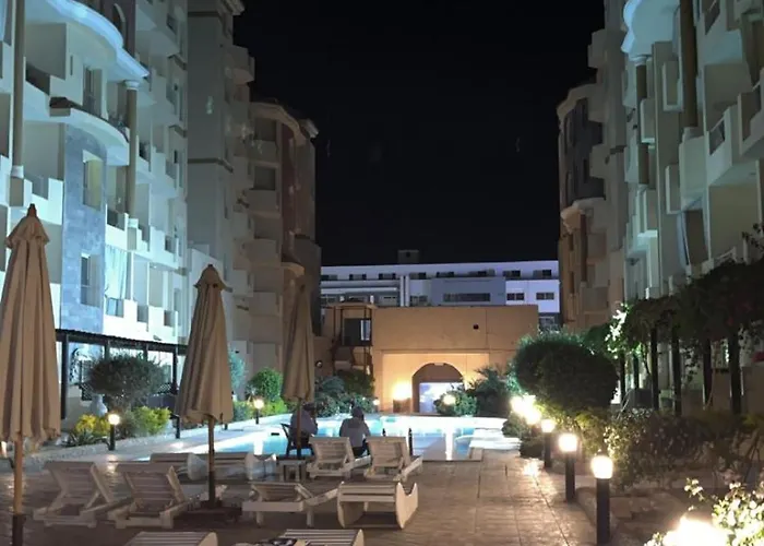 Cozy Poolside At Florenza Khamsin In *