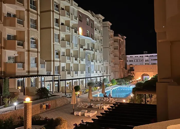 Cozy Poolside At Florenza Khamsin In