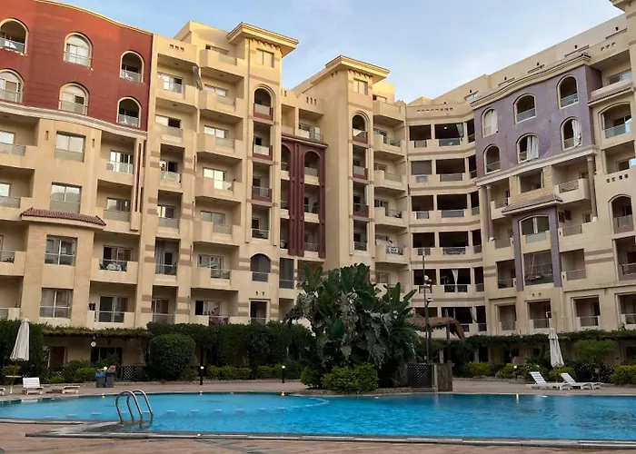 Cozy Poolside At Florenza Khamsin In شقة